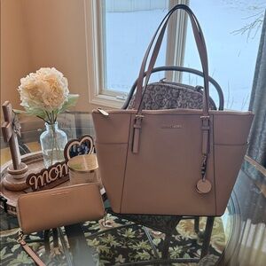 NWOT Michael Kors Beige Tote Bag & matching wallet